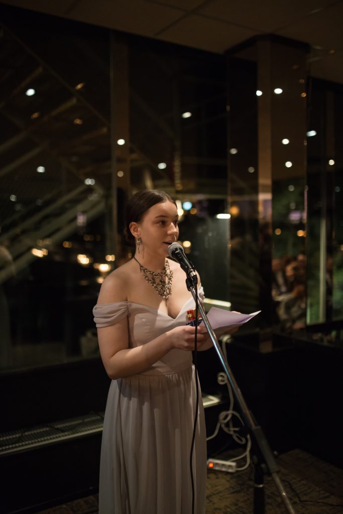 LYYn hallituksen puheenjohtaja Krista Perälä pitämässä oman puheensa.