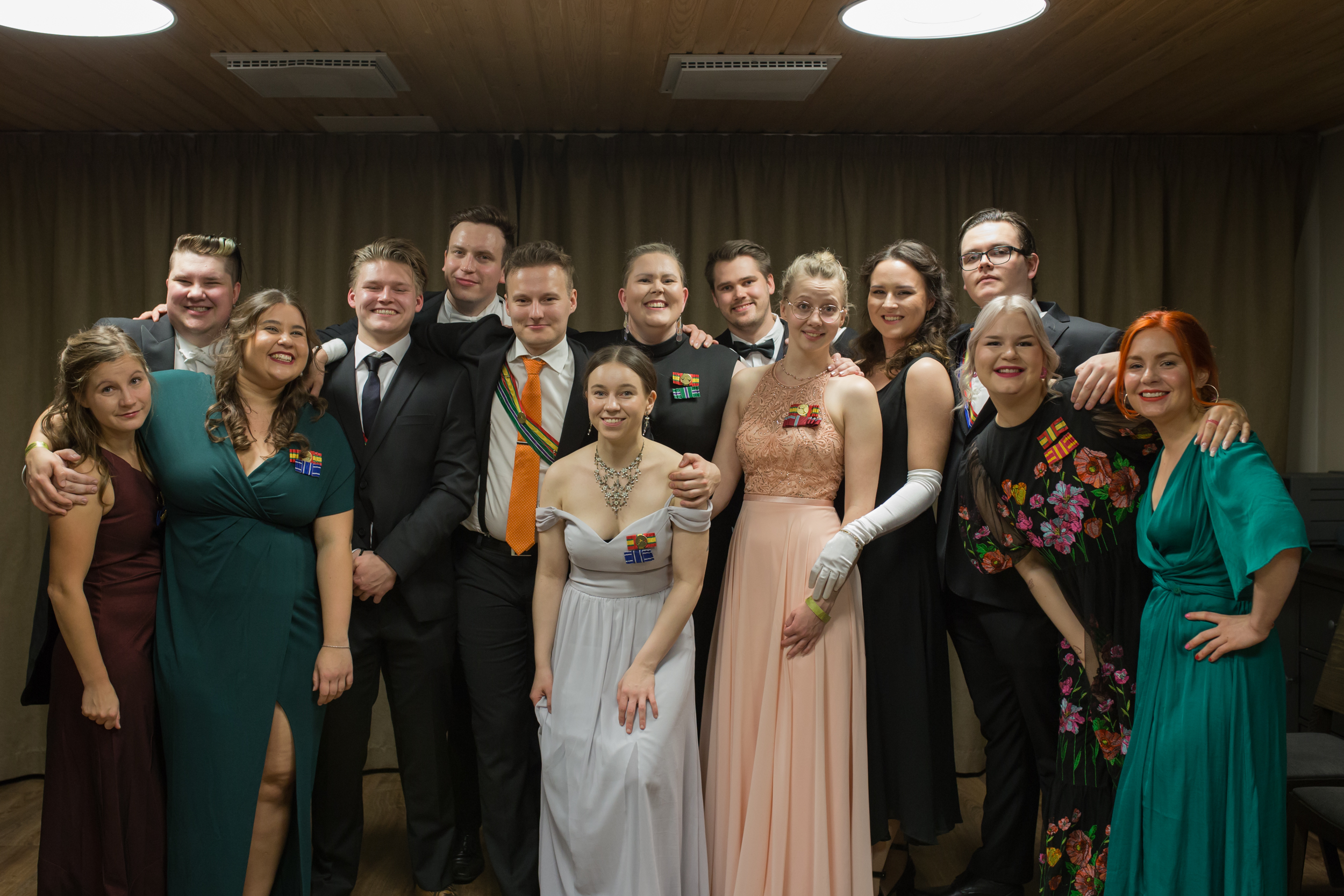 LYYn hallituslaiset ja työntekijät yhteiskuvassa jopa sivistyneesti.