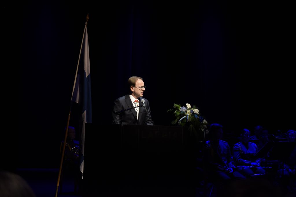 Lapin yliopiston rehtori Antti Syväjärvi toimitti tilaisuuden juhlapuheen. 