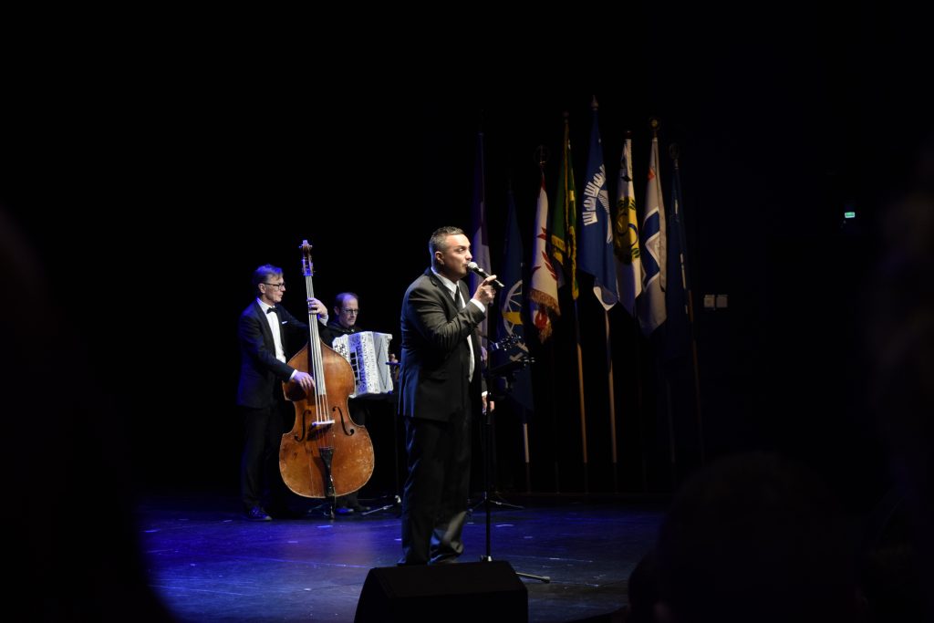 Laulaja Janne Raappana ja Kunnan Pojat esittivät tilaisuuden loppunumerot.